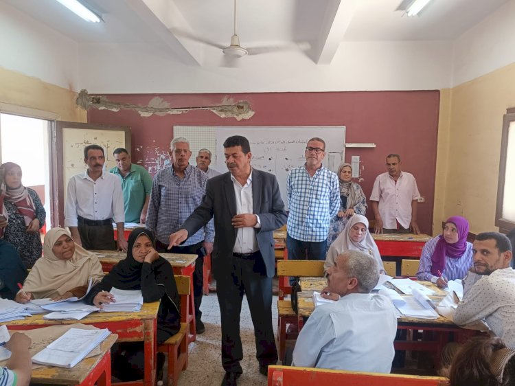 النحاس.. يتفقد أعمال تصحيح امتحانات الشهادة الإعدادية بسوهاج.