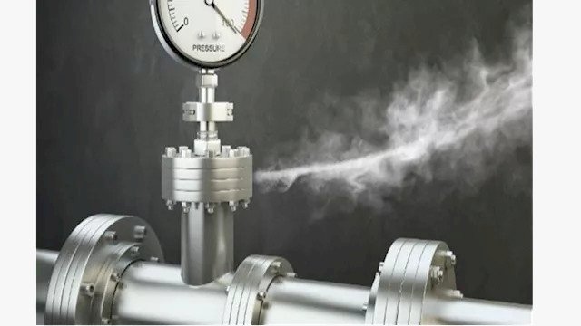 السيطرة على تسريب في خط غاز عمومي بالمنيا