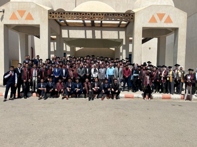 مناقشة مشاريع التخرج لطلاب كلية الحسابات والمعلومات بجامعة جنوب الوادي