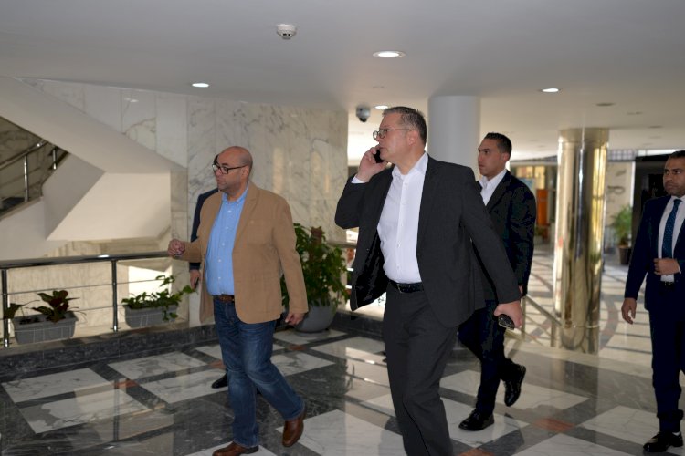 بدوي وعصمت يفاجئان مركز تحكم الشبكة القومية للغاز للوقوف علي الجاهزية