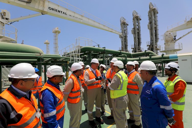 زيارة تفقدية لوزير البترول لموقع استقبال سفينة التغييز الثالثة بميناء السخنة