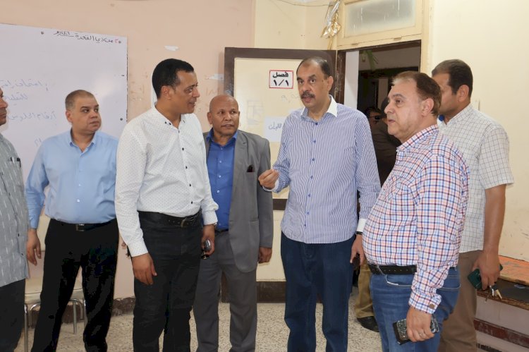 محافظ سوهاج يتفقد تجهيزات لجان امتحانات الثانوية العامة واستراحات الملاحظين
