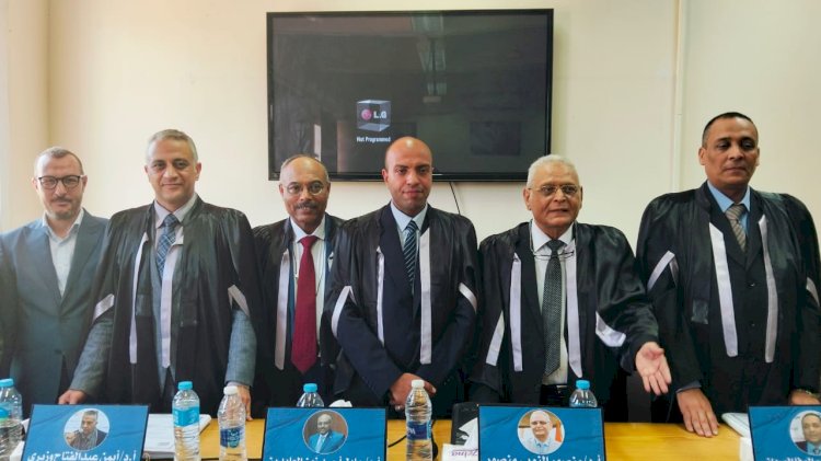 الباحث أحمد مرتضى  يناقش رسالة الدكتوراه بكلية الآثار بجامعة جنوب الوادي