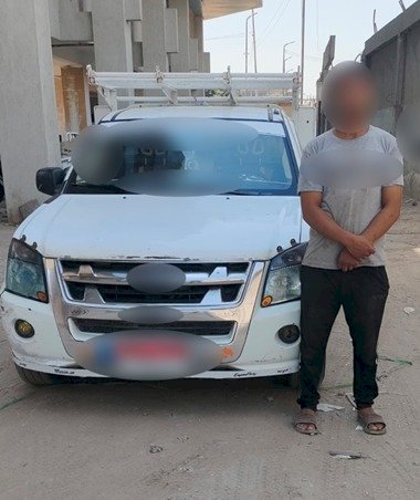 ضبط سائق سيارة ربع نقل لقيامه بوضع إشارة خلفية عاليةالاضاءة بالجيزة