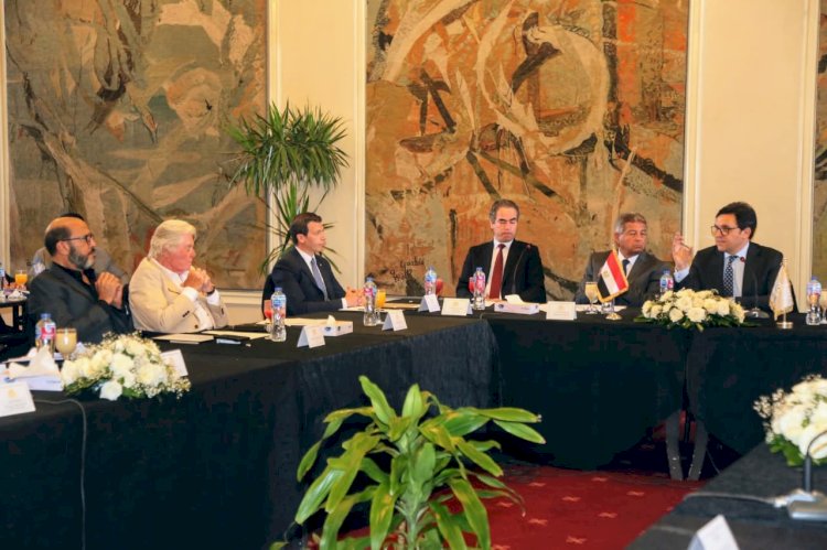 دعم المواهب الشابة وتعزيز الهوية الوطنية في اجتماع التأثيرات الاجتماعية للدراما والإعلام