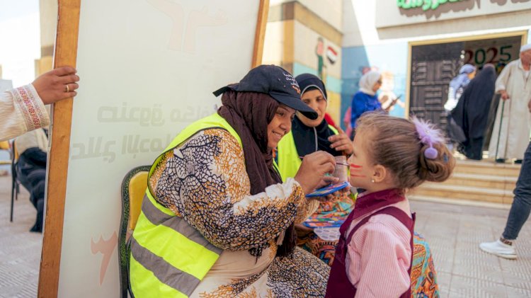 مايا  تتلقى تقريرا عن التدخلات التنموية لدعم سكان المناطق بديلة العشوائيات