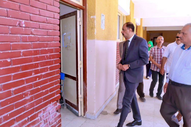 محافظ سوهاج يتفقد لجان امتحانات الثانوية العامة