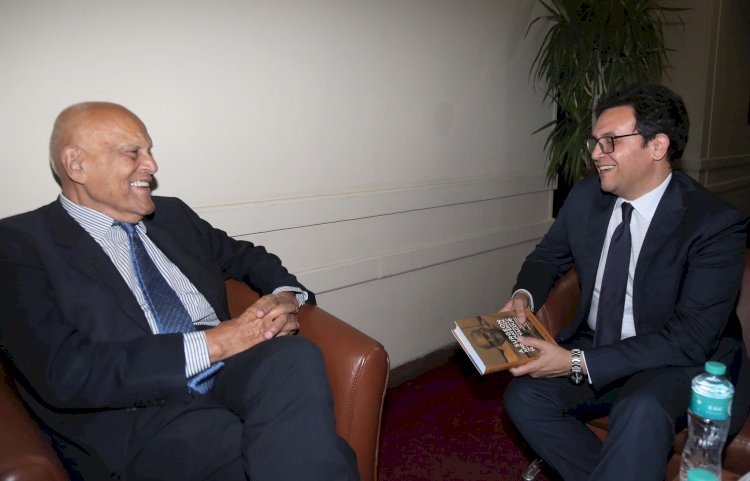 وزير الثقافة يستقبل السير مجدي يعقوب قبيل احتفالية تكريمه والإعلان عن تفاصيل تمثال "طبيب القلوب"