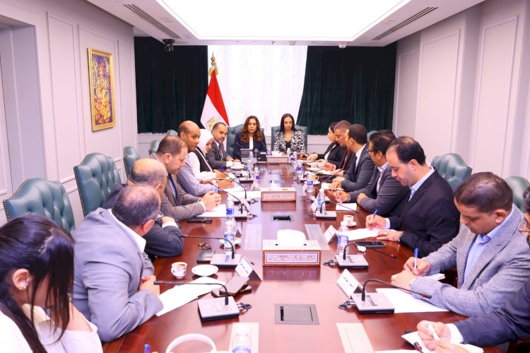 مايا ومنال تتابعان مبادرة “ سكن كريم من أجل حياة كريمة"