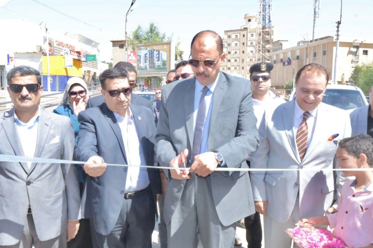 محافظ سوهاج يفتتح سوق اليوم الواحد بطهطا