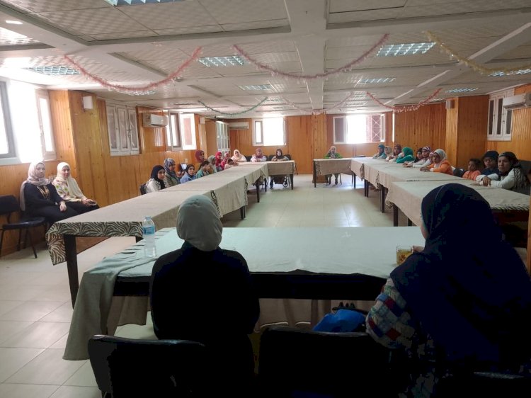 أوقاف أسيوط تنظِّم ندوة للفتيات بعنوان: "الأخلاق والقيم طريق النجاح"