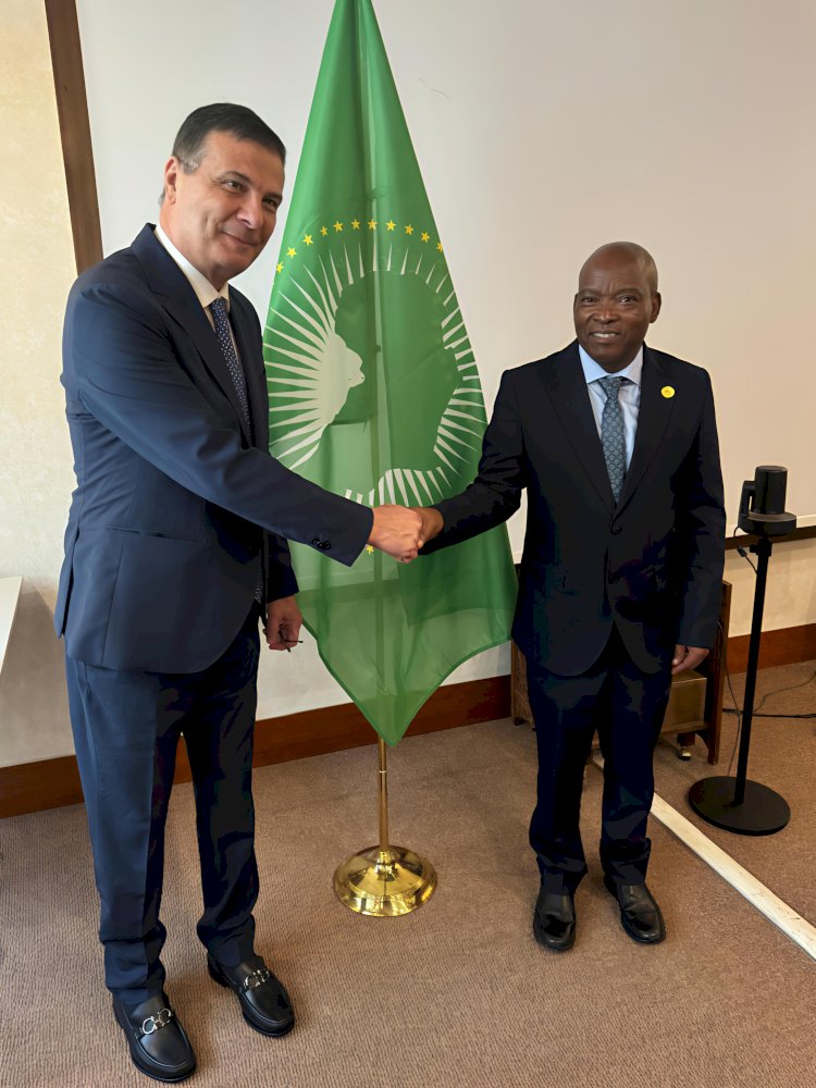 فاروق يلتقي المفوض الزراعي الإفريقي لبحث التعاون  على هامش إجتماعات روما