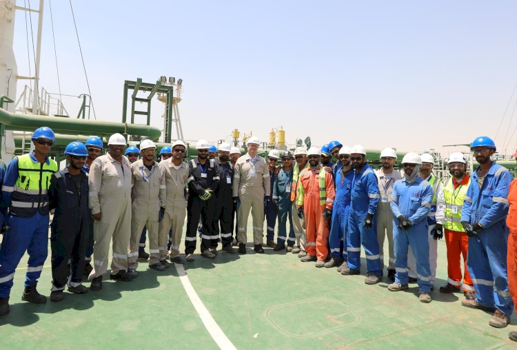 وزير البترول يتفقد تجهيزات سفينة التغييز Energos Eskimo بالسخنة