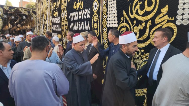 الاوقاف ومحافظ المنوفية يؤدون واجب العزاء في شهيدات حادث الاقليمي الاليم