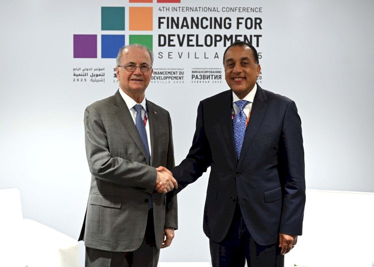 مدبولي يؤكد لرئيس الوزراء الفلسطيني دعم مصر الثابت والمستمر للأشقاء الفلسطينيين وحقوقهم المشروعة