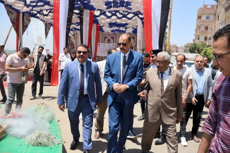 محافظ سوهاج يسلم 60 مركب صيد للأسر الأولى بالرعاية