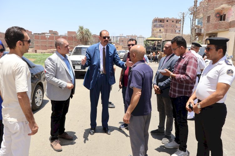محافظ سوهاج يتفقد رصف طريق "الشوش / بلصفورة / المنشاة بطول 5 كم