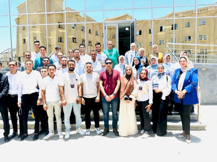 نائب محافظ سوهاج يقود حملة شبابية للتبرع بالدم احتفالًا باليوم العالمي