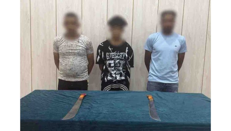 حقيقة فيديو قيام مستقلى مركبة "توك توك" التلويح بالاسلحة بالقاهرة