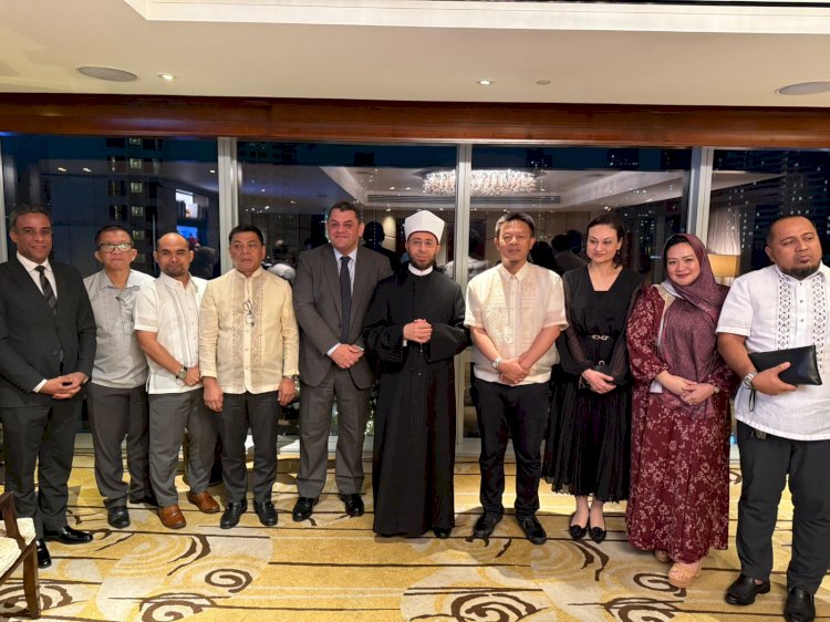 الازهري وقيادات وزارة شئون المسلمين يبحثان التفاهم في المجالات المختلفة بالفلبين