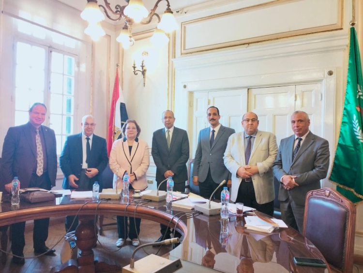 ترقية د.عباس مصطفى عباس لدرجة استاذ القانون المدنى المساعد بجامعة جنوب الوادى