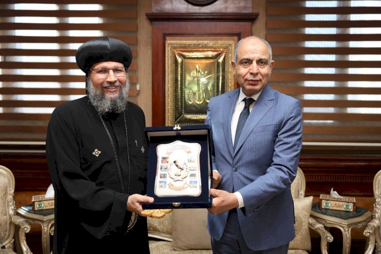 محافظ المنيا يستقبل الأنبا بُقطر ويشيد بدور الكنيسة