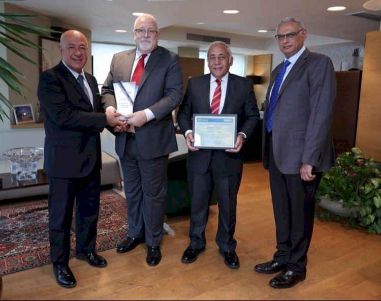 شركة "Madico"الأمريكية تكرم البنك الأهلي المصري