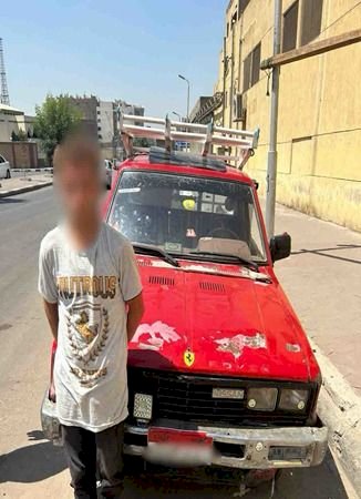 كشف فيديو سائق نقل يسير عكس الإتجاه وطى اللوحات المعدنية الأمامية بالقاهرة