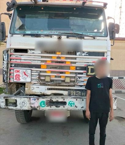 نكشف فيديو تناثر حمولة سيارة نقل أثناء سيرها على الطريق الدائرى بالقاهرة