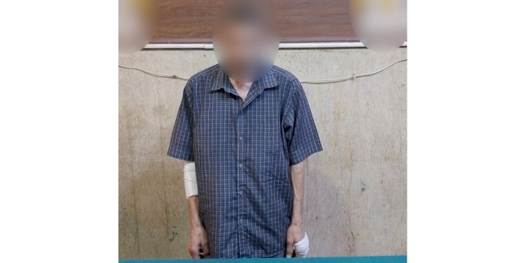 الزوج لقن زوجته علقة ساخنة في الشارع بالقاهرة