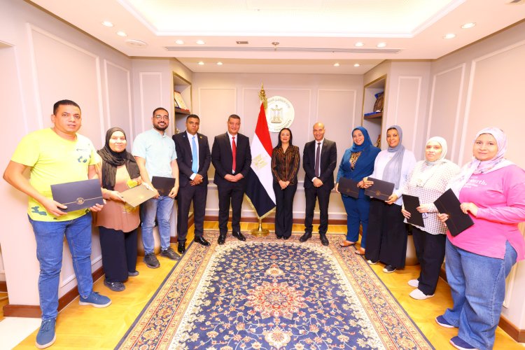 وزيرة التضامن  تكرم الوحدة المركزية للجمعيات الأهلية