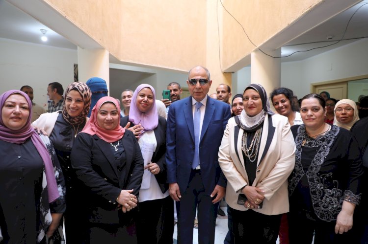 محافظ المنيا يتفقد قافلة طبية شاملة بمركز خدمات المرأة والطفل بالمنيا الجديدة