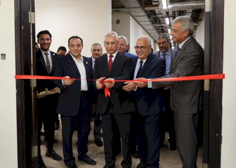 د. عصام فرحات يفتتح تسعة معامل بكلية الصيدلة بجامعة المنيا الأهلية