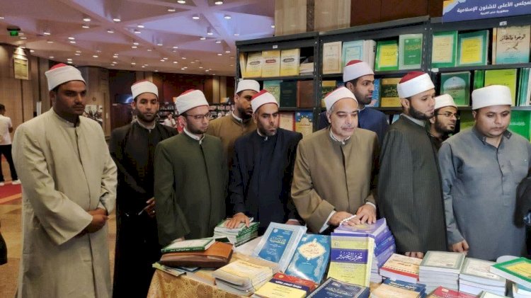 أئمة أوقاف الإسكندرية يزورون معرض مكتبة الإسكندرية الدولى للكتاب