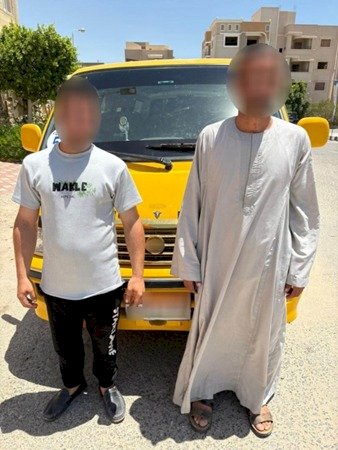 كشف فيديو قيام شخصين بالتعدى على سائق سيارة بالمنيا