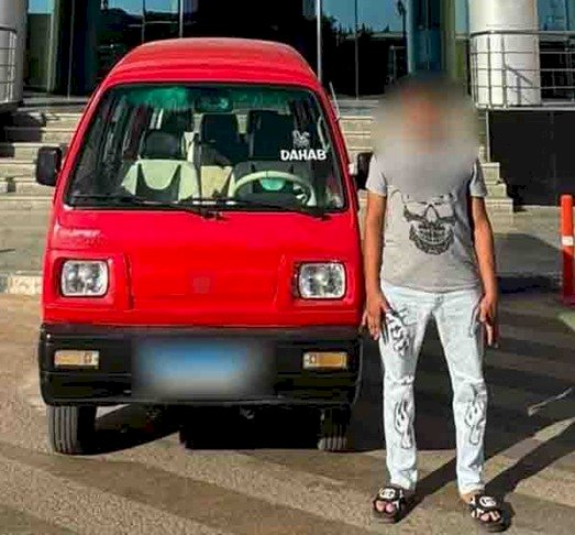 ضبط بطل فيديو سائق فتح أبواب السيارة أثناء القيادة بالجيزة