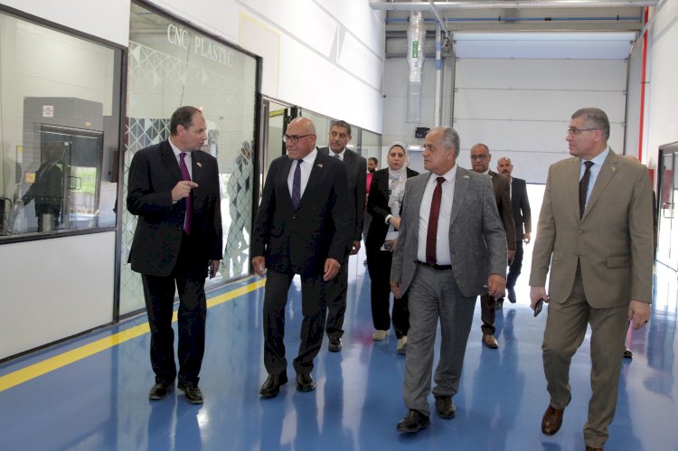 رئيس الهيئة العربية للتصنيع يتفقد التشغيل التجريبي لمصنع مستلزمات جراحة العظام