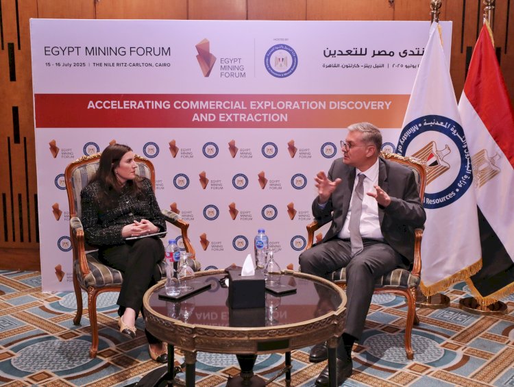 وزير البترول يلتقي  دوران المدير التنفيذي  لشركة أنجلو جولد أشانتي