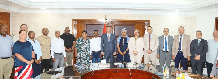 وزير الزراعة يبحث مع نقابة العاملين بالبنوك بجنوب افريقياالتعاون المشترك