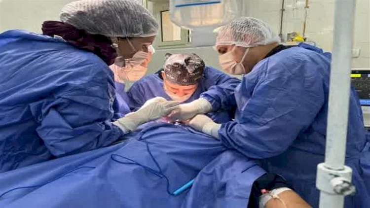 فريق طبي ينجح في استئصال ورم نادر من فك شاب بمستشفى الصدر بالمنيا