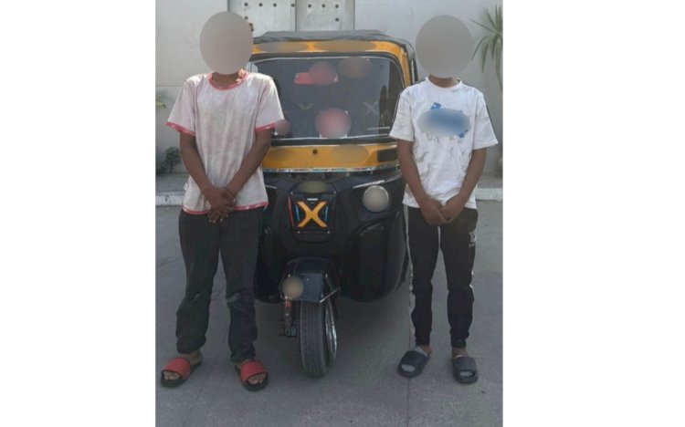 نكشف مقطع فيديو قيام شخصين بالتعدى على قائد سيارة بالسب بالقاهرة