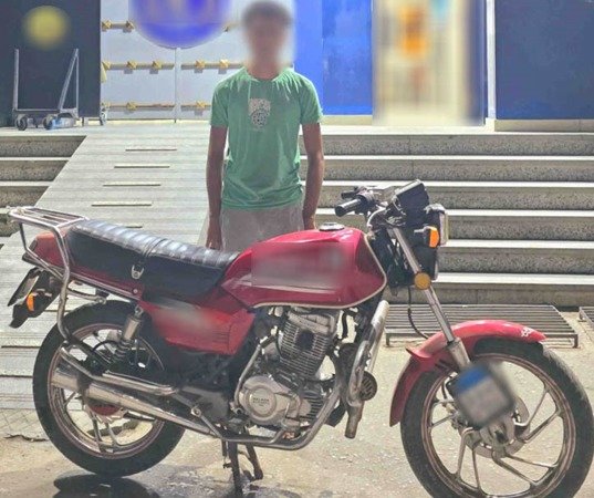 كشف فيديو قيام طالب يقود  دراجة  بآداء حركات إستعراضية بالبحيرة