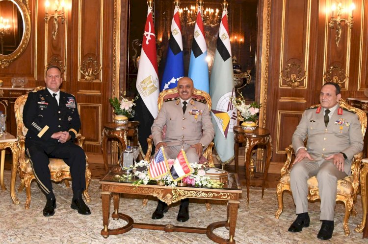 الفريق أحمد خليفة رئيس أركان حرب القوات المسلحة يلتقى قائد القيادة المركزية الأمريكية