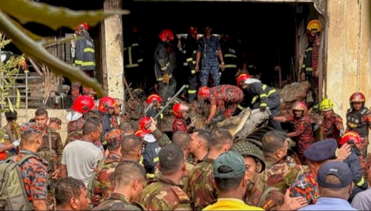 مصرع 15 في اصطدام طائرة عسكرية بمدرسة في بنجلاديش