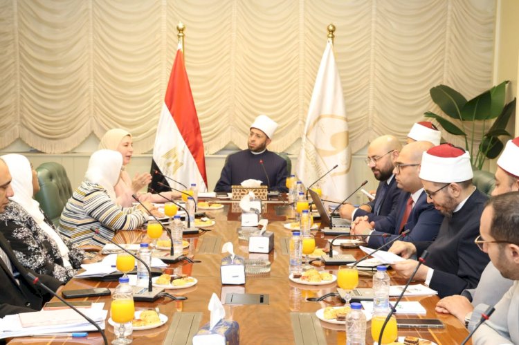 وزير الأوقاف يستقبل مديرة المركز القومي للبحوث الاجتماعية والجنائية
