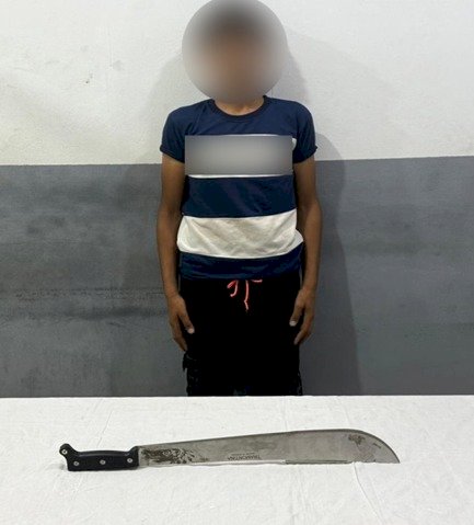 حقيقة فيديو  قيام عاطل بتهديد آخر بالاسلحة بالمنوفية