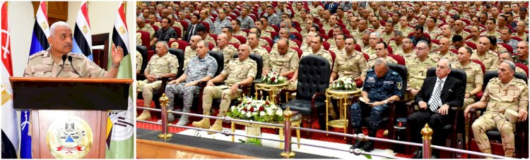 وزير الدفاع يلتقى عدداً من قادة وضباط القوات المسلحة بقيادة المنطقة المركزية العسكرية