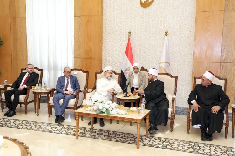 وزير الأوقاف يستقبل رئيس الشئون الدينية التركي