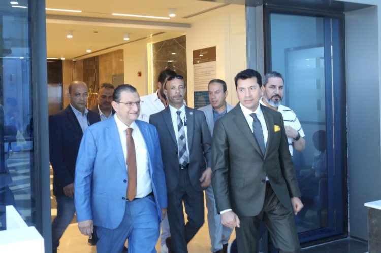 وزير الشباب و الرياضة في زيارة تفقدية لمستشفى المحور ويشيد بالإمكانيات الضخمة