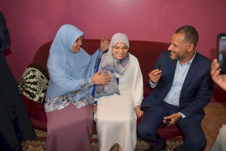 مستقبل وطن ببني سويف يهدي الطالبة الاولى على الثانوية العامة رحلة عمرة